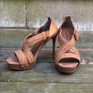 Michael Antonio tan leather heels